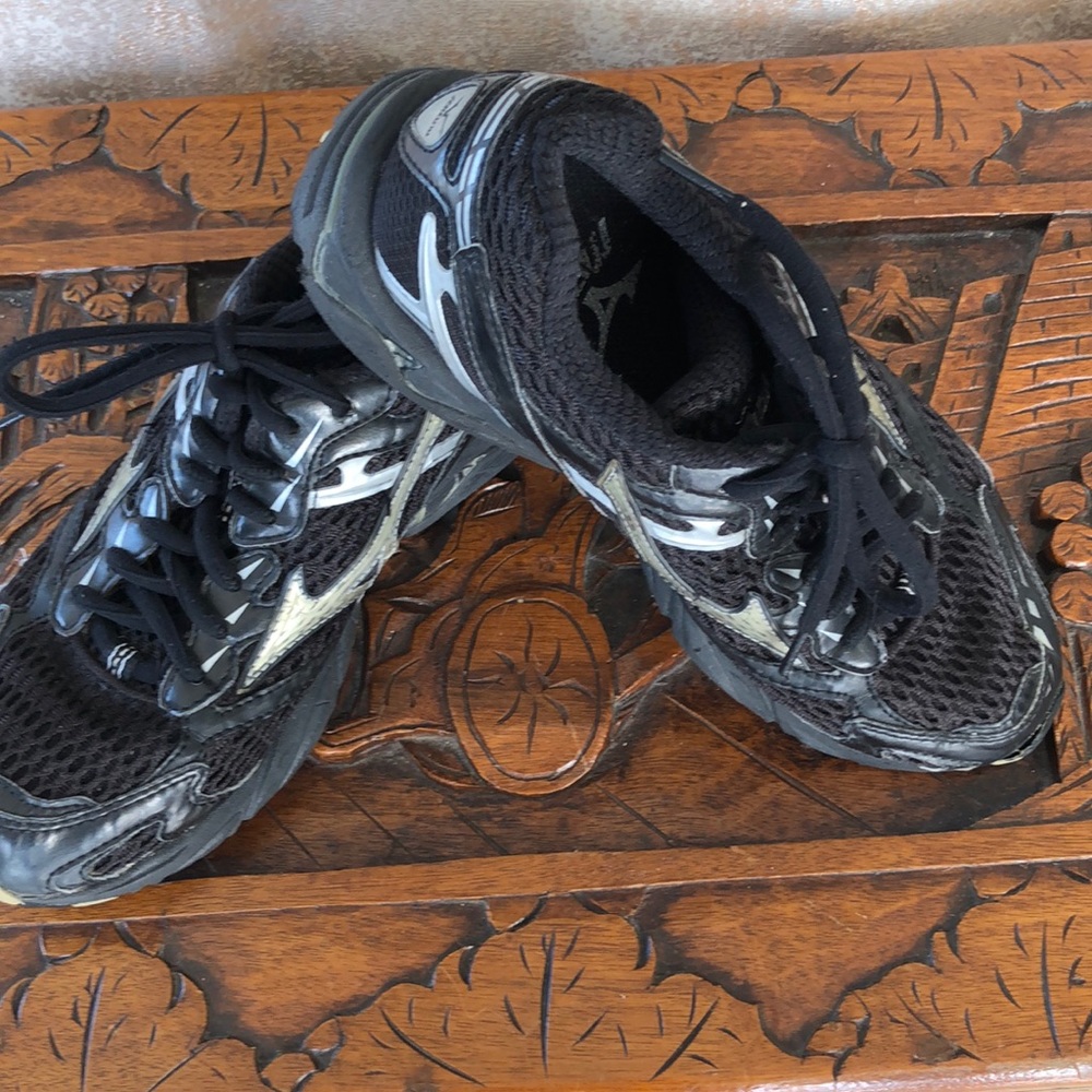 MIZUNO WAVE NEXUS RUNNING SHOES